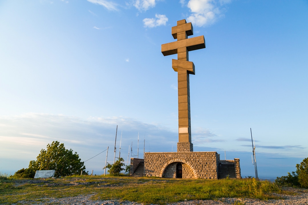 Паметник · Околчица